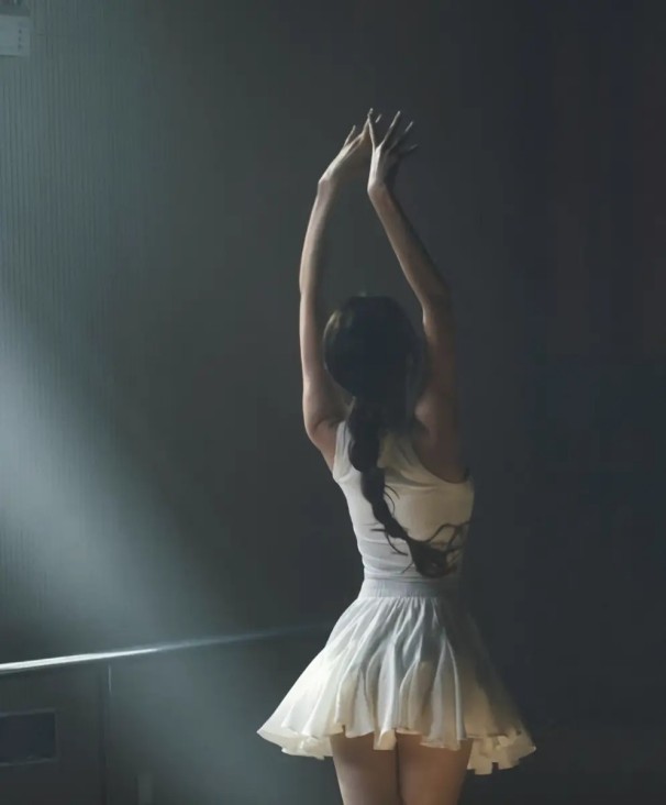 双非大学生涌入大厂AI流水线：在“拧螺丝”中寻找突围机会