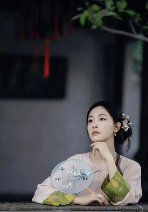 龚琳娜的 100 件礼物：不是讨好，是与自己和解的勇气