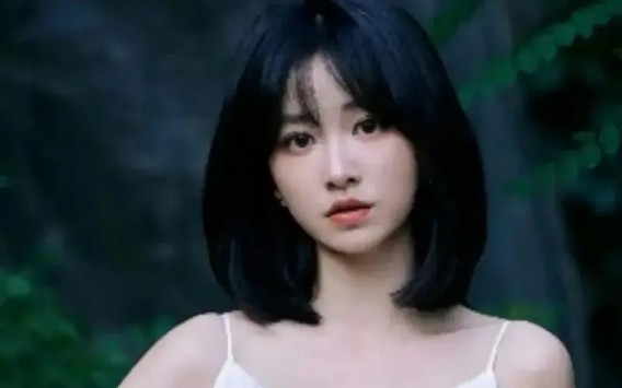 梅婷皮衣尽显干练优雅 陈昊宇缎面裙温柔明媚