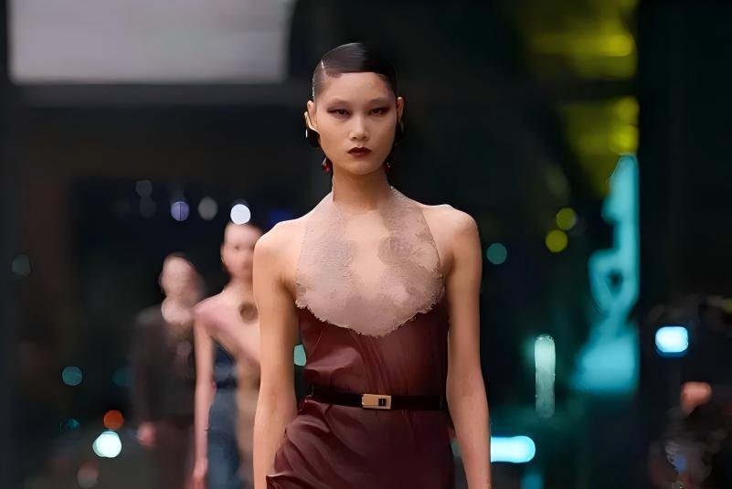 钮钴禄Jennie登上热搜！这届网友太有才，居然毫不违和