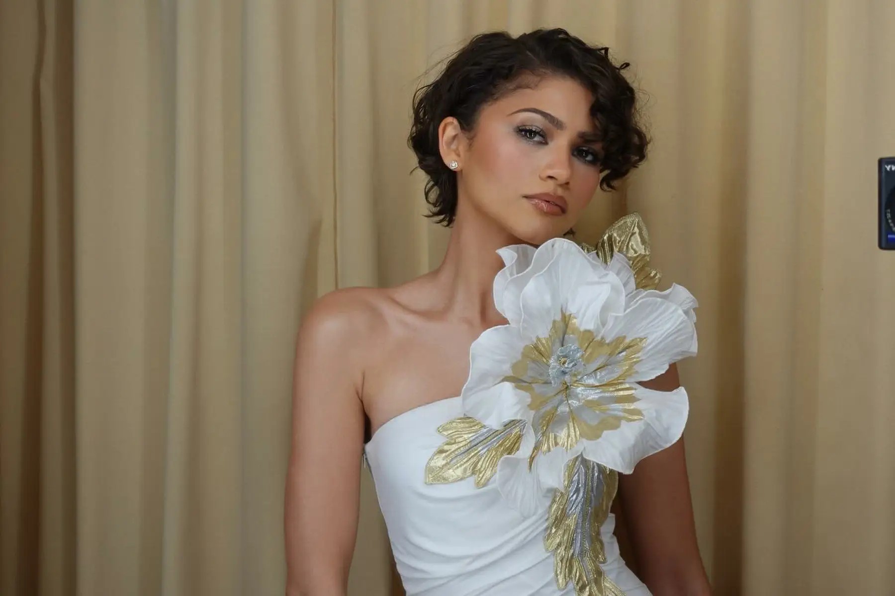 何穗自曝两个月病了三次！近期不仅掉头发还掉睫毛和眉毛