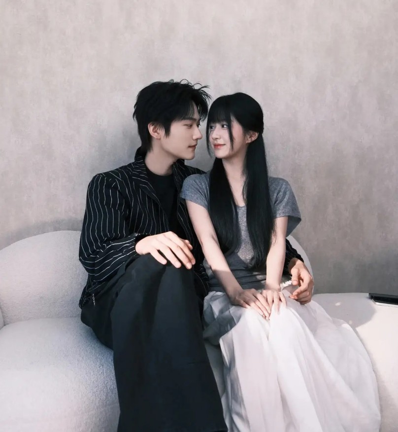 88岁意大利女星乔治娅·莫尔离世！搭档碧姬·芭铎留影史经典，晚年华丽转身摄影师