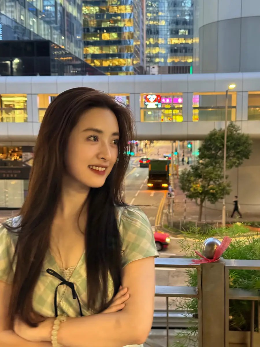 恭喜！TVB“御用傻仔”戴耀明54岁终于买房，与母相依为命32年送出“最迟的礼物”